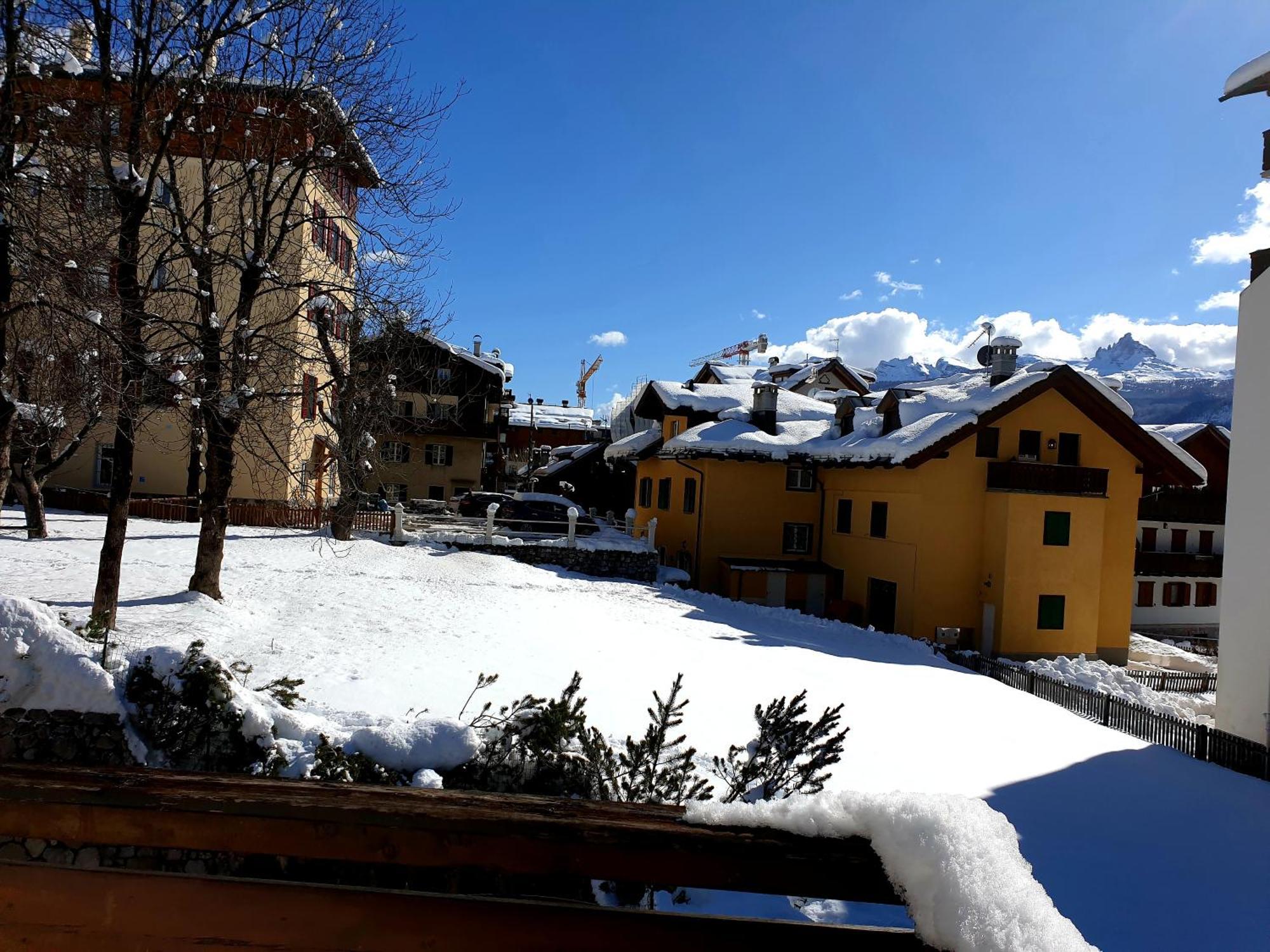 Luminoso Ed Accogliente, Centralissimo Appartamento Indipendente Cortina d'Ampezzo Exterior foto