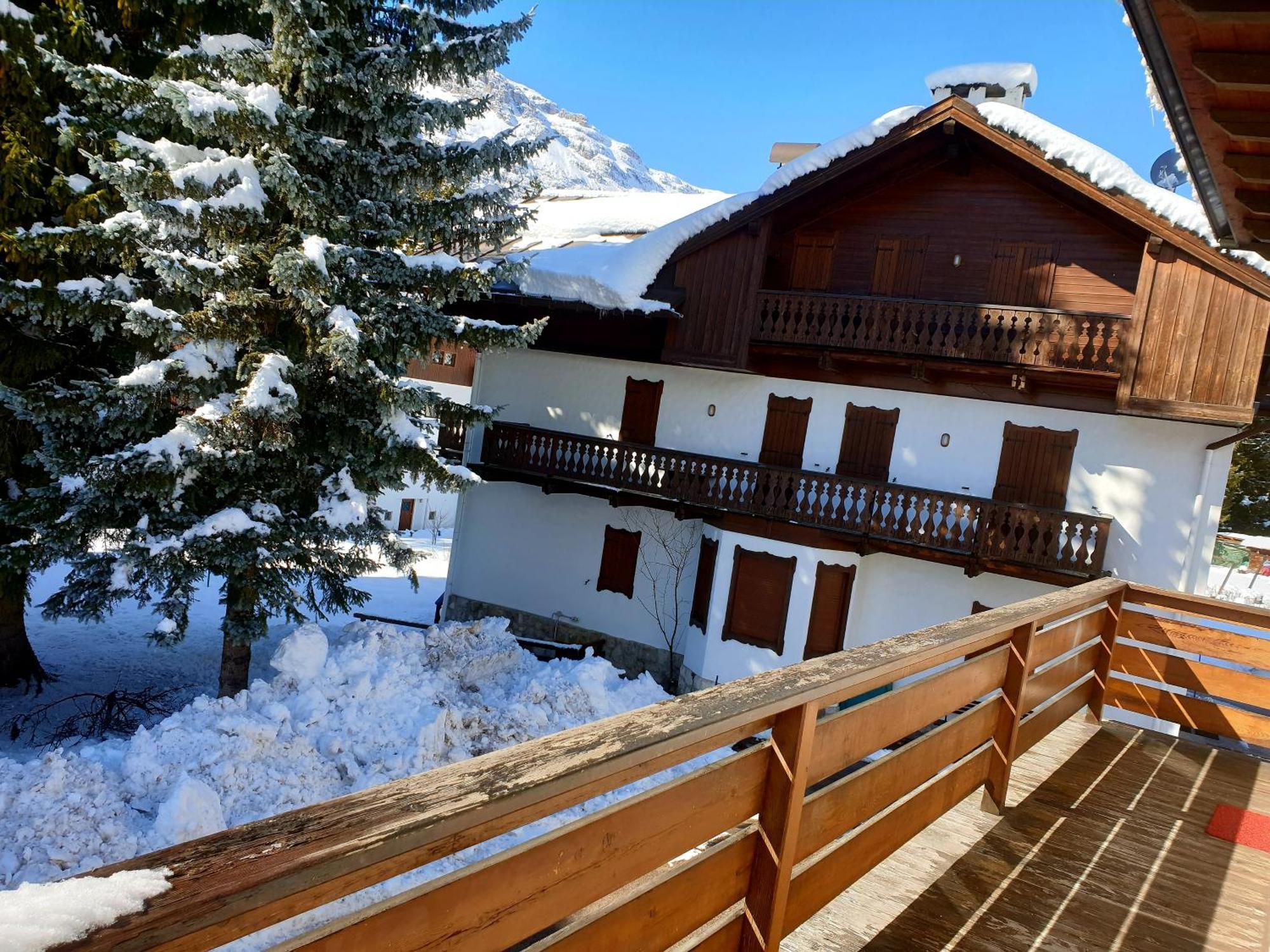 Luminoso Ed Accogliente, Centralissimo Appartamento Indipendente Cortina d'Ampezzo Exterior foto